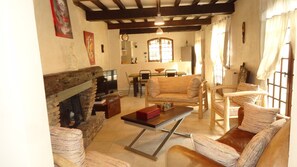 TV, fireplace, table tennis - Large and beautiful character villa located in peace and nature (Vedène)