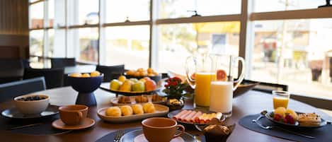 Free daily buffet breakfast