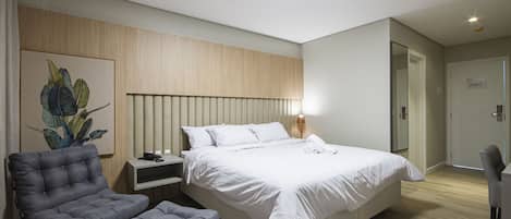 Caja de seguridad en la habitación y escritorio