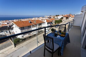 Outdoor dining - Belle Vue Apartment by ACasaDasCasas (Ericeira)