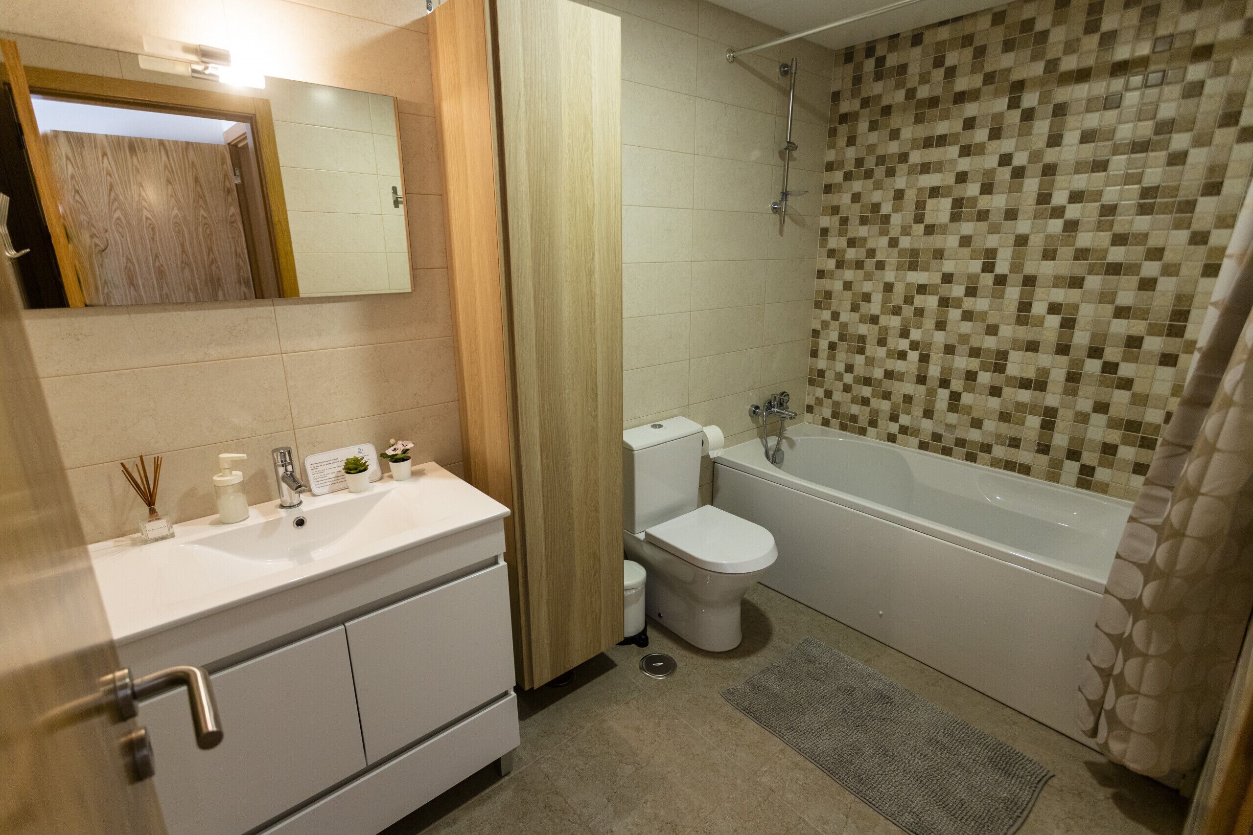 Bathtub, hair dryer, towels