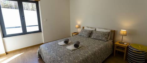 3 chambres, fer et planche à repasser, Wi-Fi gratuit, draps fournis