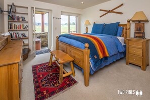 4 bedrooms, desk, iron/ironing board, WiFi - Wonderful Big Sky Home! Hot Tub, Fireplace, 15 min to Resort, 5 min to Town Cent (Big Sky)
