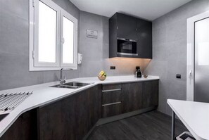 Mikrobølgeovn, kogeplade, opvaskemaskine