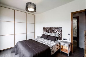 1 bedroom, iron/ironing board, free WiFi, bed sheets