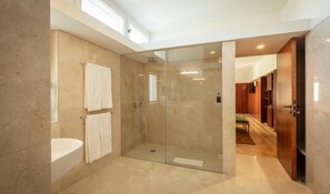 Deluxe Suite | Bathroom - Ceuta Terrace Suites (Porto)