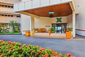 Exterior - Bright Oceanview Studio Steps to Beach West Maui (Lahaina)