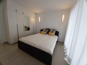 2 makuuhuonetta, silitysrauta/-lauta, Wi-Fi, vuodevaatteet