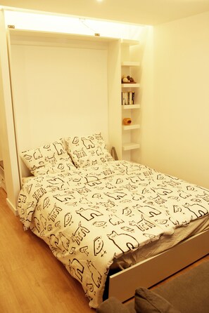 1 bedroom, travel cot, free WiFi