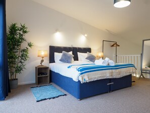 Cottage | 1 bedroom, individually decorated, individually furnished, desk - Coverack (Falmouth)