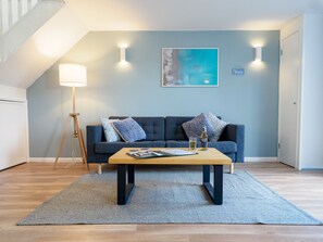 Cottage | Living area | Flat-screen TV - Coverack (Falmouth)