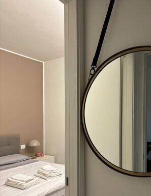 1 habitación, tabla de planchar con plancha, wifi gratis y ropa de cama