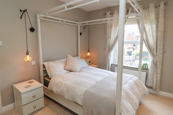 Cottage | 3 bedrooms, WiFi (free), individually decorated, individually furnished