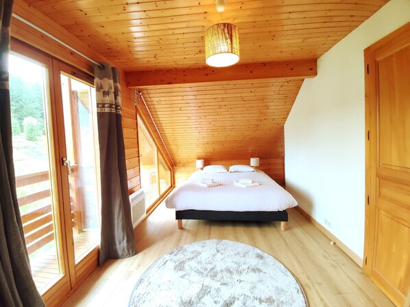 3 habitaciones, tabla de planchar con plancha, wifi y ropa de cama