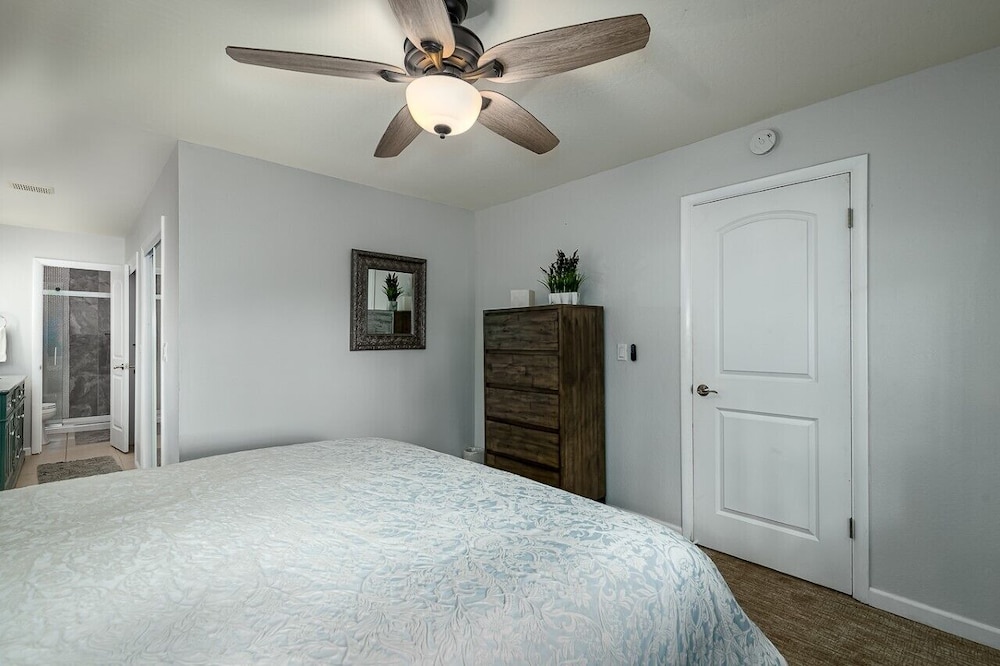 Free Ski Shuttle To Northstar! Comfy Family Home Overlooking Valley W Wood Fp - Lago Tahoe