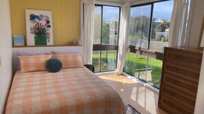 2 bedrooms, Internet - Little Blue Shack - walking distance to Smiths Beach (Smiths Beach)