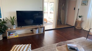 Interior - Little Blue Shack - walking distance to Smiths Beach (Smiths Beach)