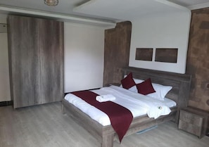 Blackout curtains, free WiFi, bed sheets - Three Rivers Resort Maragua (Nairobi)