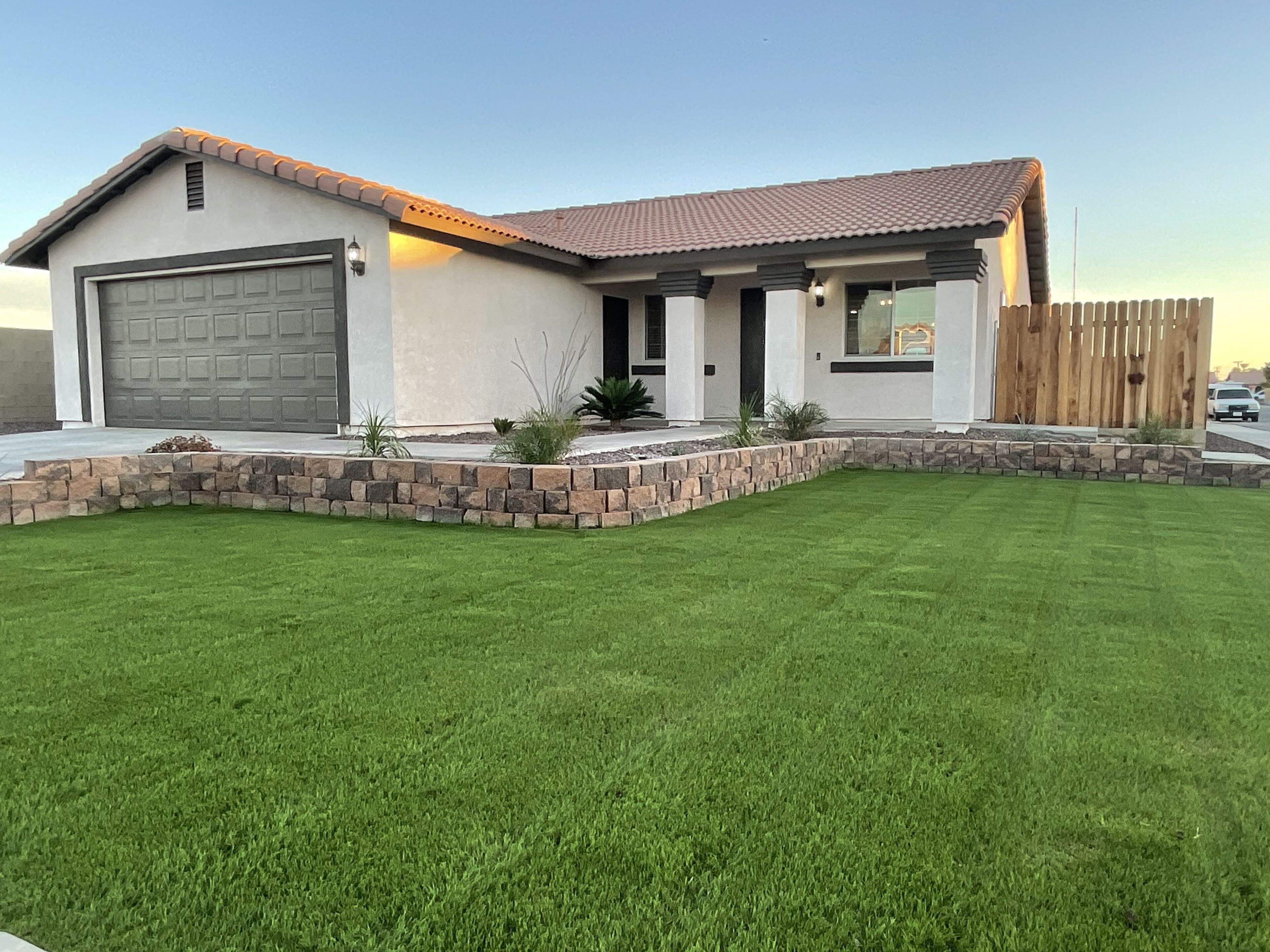 Cozy 3 bed 2 bath home, newly updated, Garage, Wifi