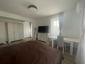 1 bedroom, desk, iron/ironing board, free WiFi