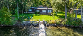 4 Bedroom Waterfront Home With Beatutiful Lake and Mountain Views