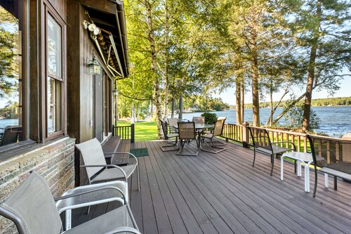 4 Bedroom Waterfront Home With Beatutiful Lake and Mountain Views