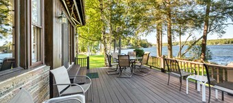 4 Bedroom Waterfront Home With Beatutiful Lake and Mountain Views