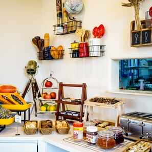 Daily buffet breakfast for a fee - Bloom Hotel - Bengaluru Airport (Bengaluru)