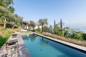 Pool - Villa "Artista" with Private Pool, Whirlpool & Wi-Fi (Gardone Riviera)