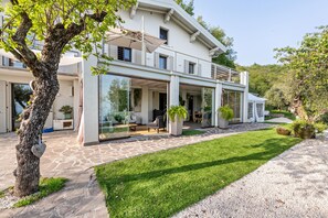 Exterior - Villa "Artista" with Private Pool, Whirlpool & Wi-Fi (Gardone Riviera)