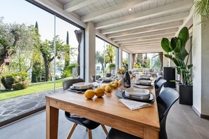 Dining - Villa "Artista" with Private Pool, Whirlpool & Wi-Fi (Gardone Riviera)