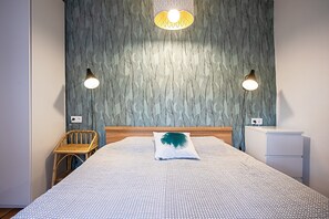 2 bedrooms, iron/ironing board, free WiFi, bed sheets - Vacation Home 'La Maison et Son Jardin Clos' with Private Terrace & Wi-Fi (PORQUEROLLES)