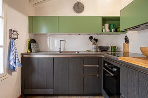 Réfrigérateur, four, plaque de cuisson, lave-vaisselle