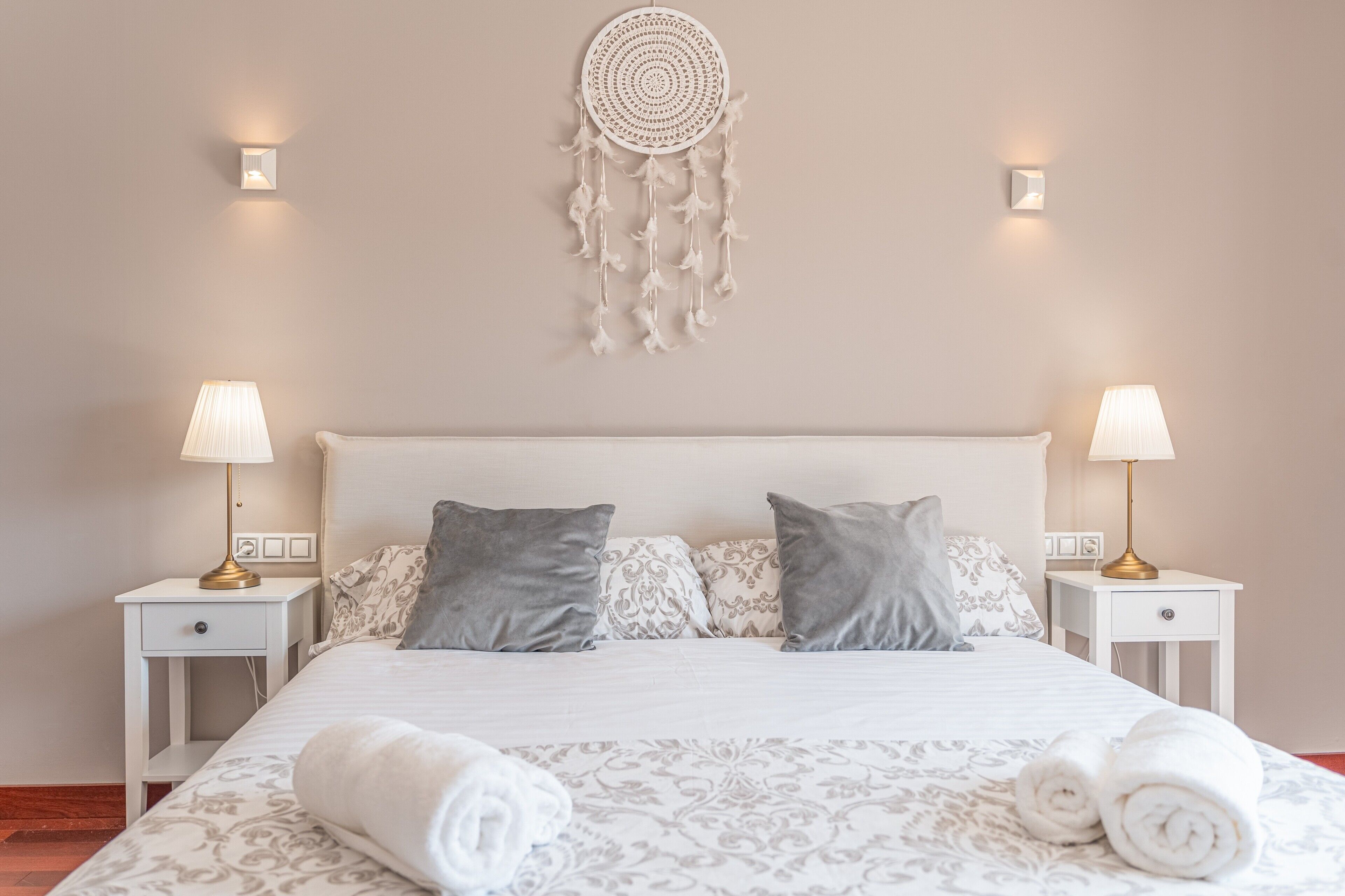 4 slaapkamers, een strijkplank/strijkijzer, gratis wifi, beddengoed