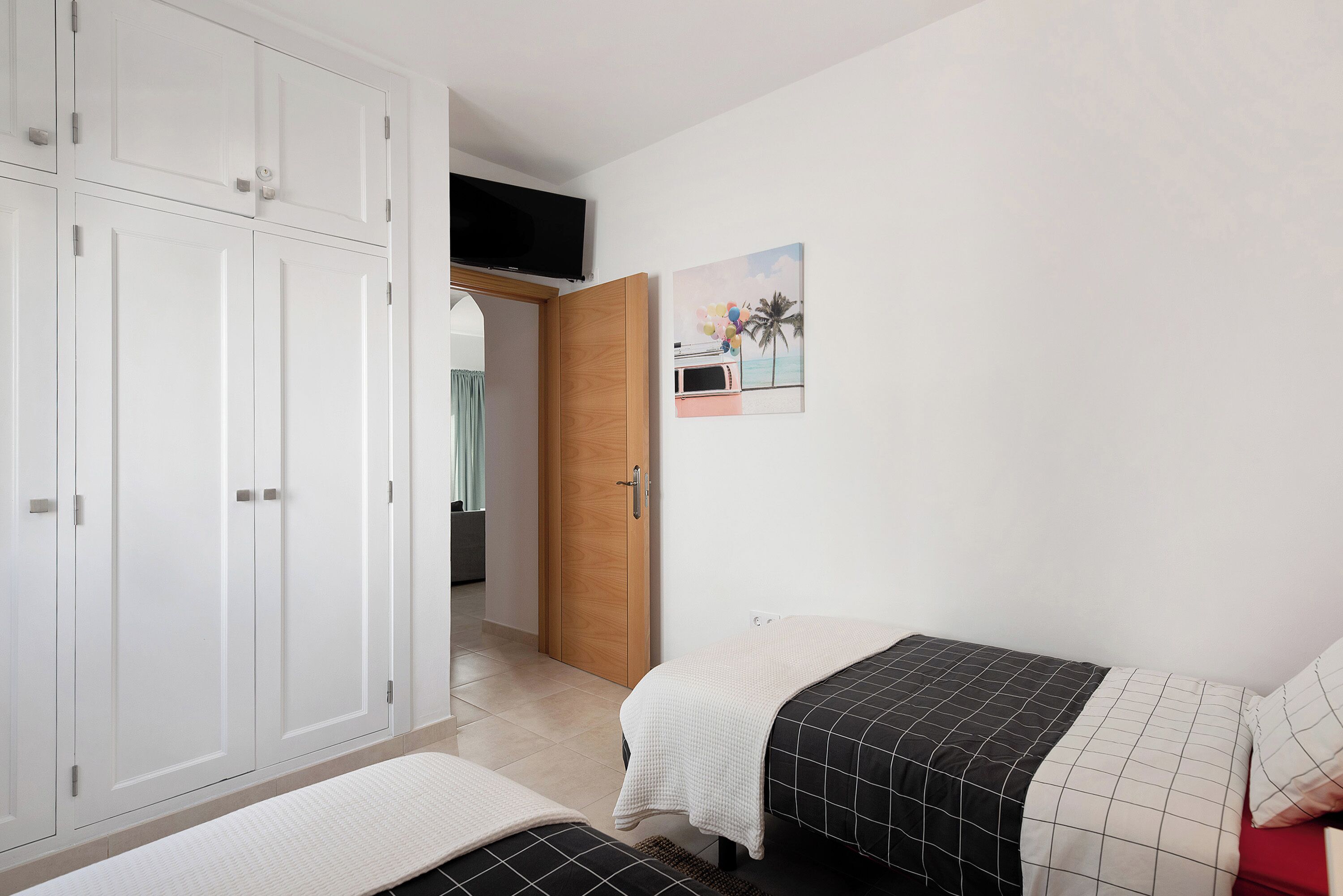 2 slaapkamers, een strijkplank/strijkijzer, gratis wifi, beddengoed