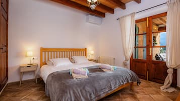 3 slaapkamers, een strijkplank/strijkijzer, gratis wifi, beddengoed