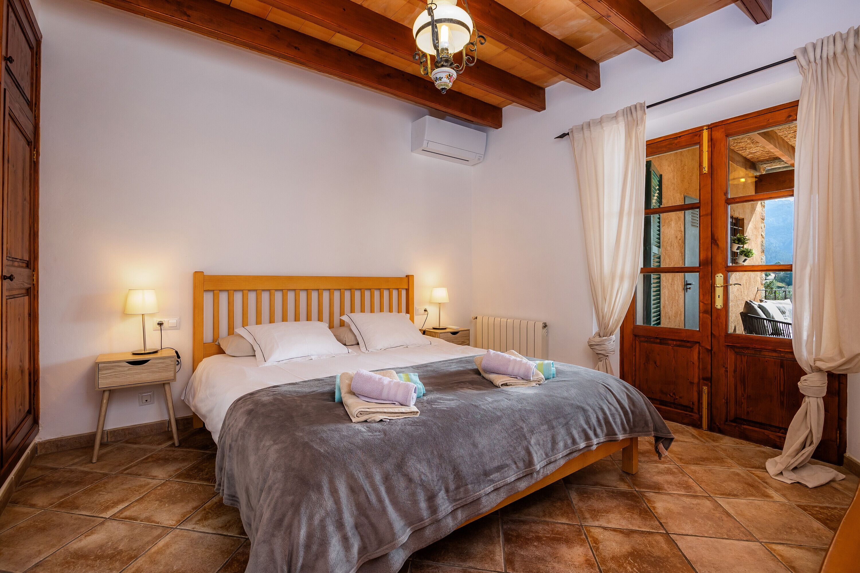 3 slaapkamers, een strijkplank/strijkijzer, gratis wifi, beddengoed