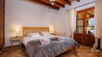 3 slaapkamers, een strijkplank/strijkijzer, gratis wifi, beddengoed