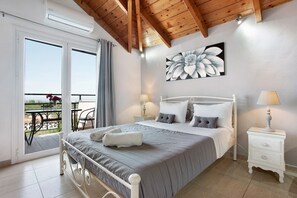 Tabla de planchar con plancha, wifi gratis y ropa de cama 