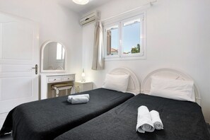 2 bedrooms, iron/ironing board, free WiFi, bed sheets