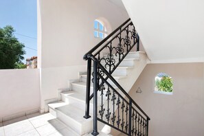 Interior - Holiday Apartment "Yiannis Superior Apartment" with Sea View, Wi-Fi & Garden (Zakynthos)