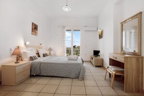 Iron/ironing board, free WiFi, bed sheets - Studio "Yiannis - Studio 5" with Sea View, Shared Garden & Wi-Fi (Zakynthos)