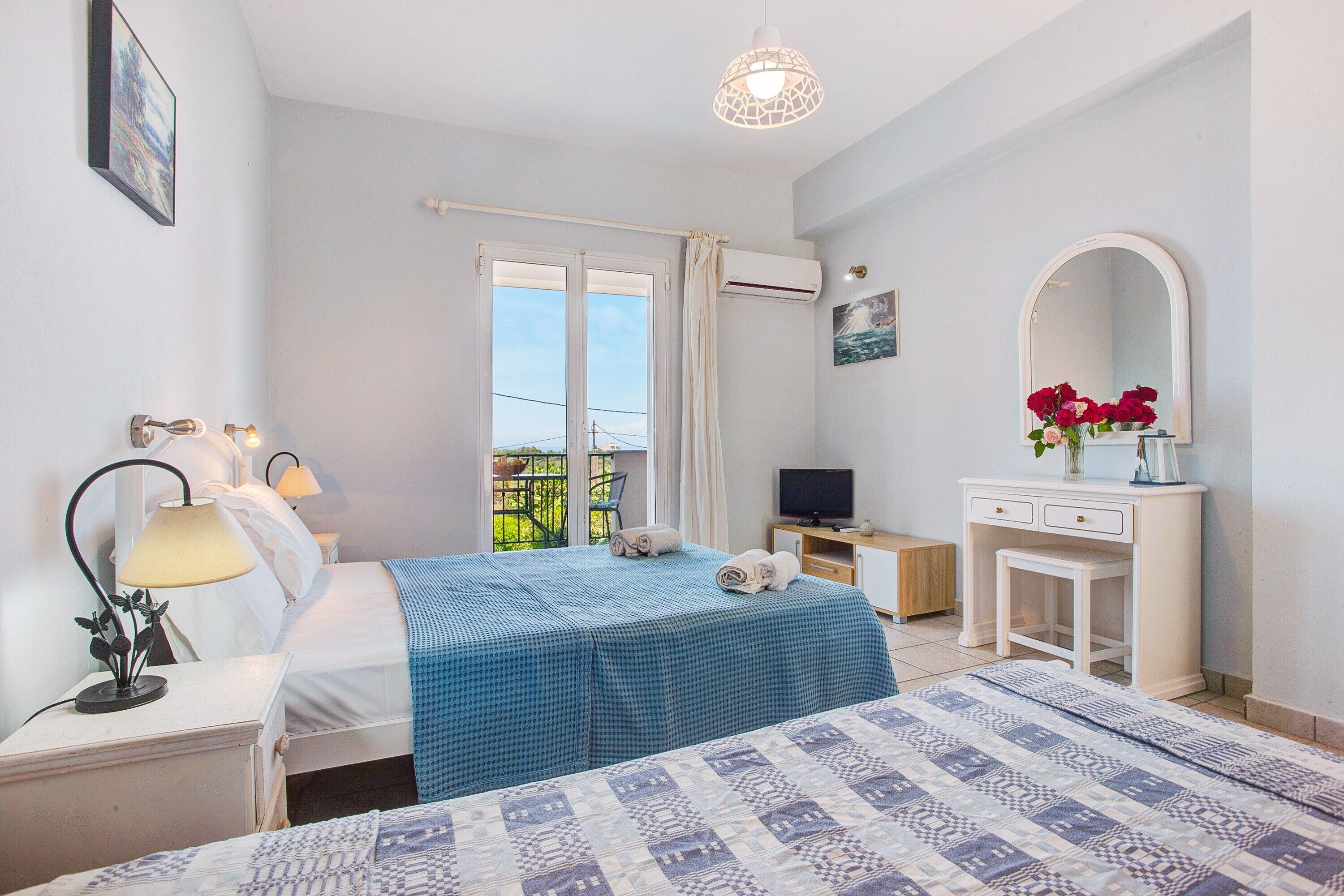 Een strijkplank/strijkijzer, gratis wifi, beddengoed