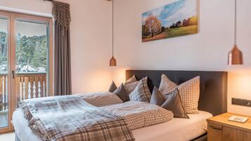 2 bedrooms, desk, free WiFi, bed sheets