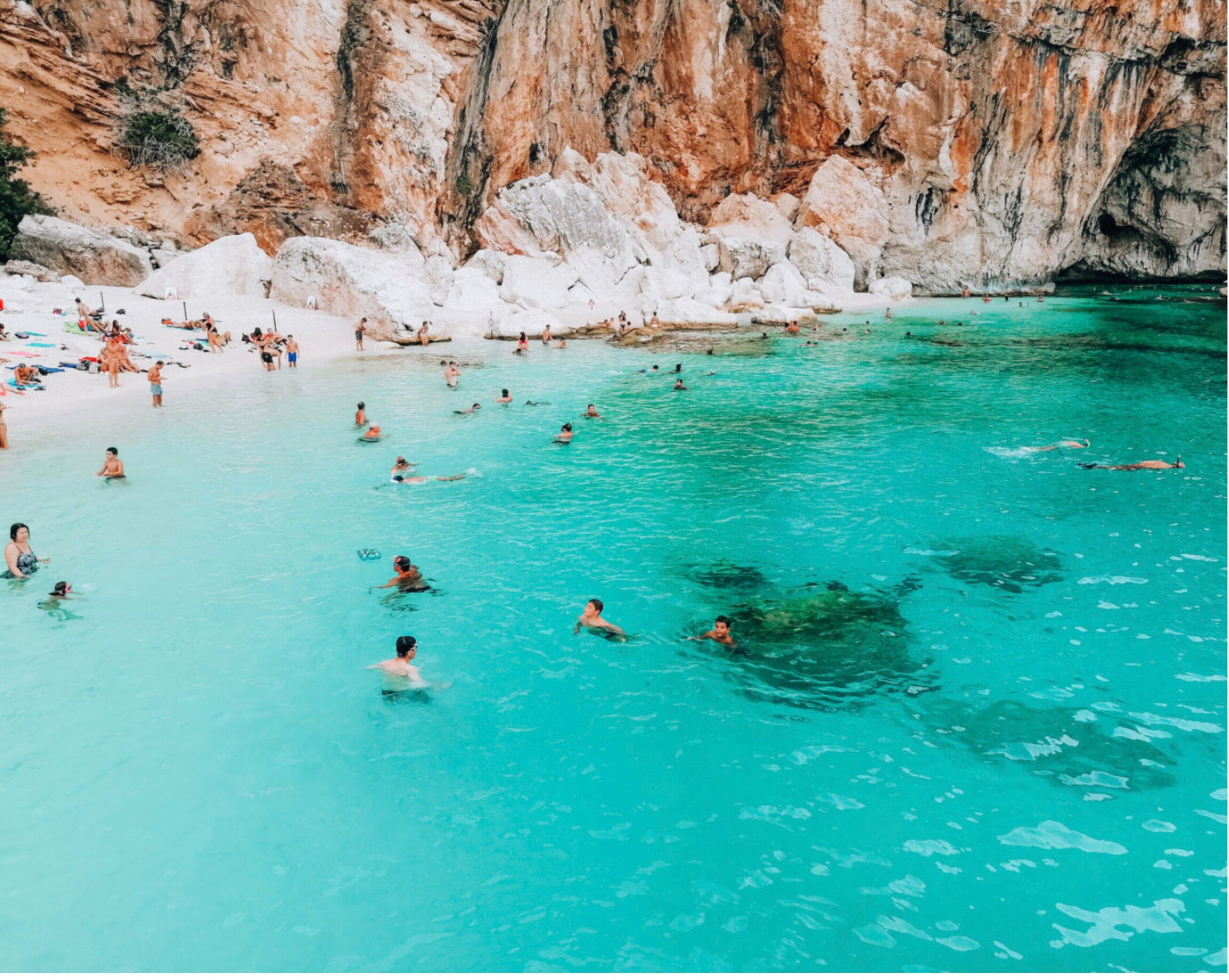 Una spiaggia nelle vicinanze