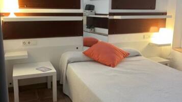 1 Schlafzimmer, BĂŒgeleisen/BĂŒgelbrett, kostenloses WLAN, BettwĂ€sche