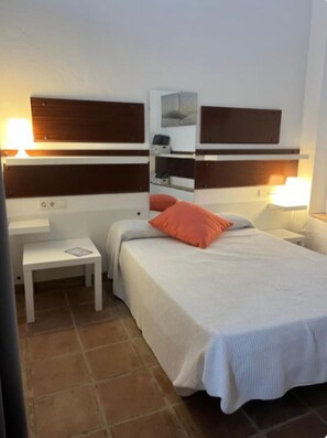 1 chambre, fer et planche à repasser, Wi-Fi gratuit, draps fournis