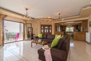 Fernseher, Kamin, DVD-Player, Tischtennisplatte