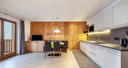 Family-Friendly Holiday Apartment 'Residence Kalchgruberhof Bergzirbe' with Lake View & Wi-Fi