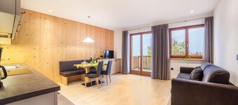 Family-Friendly Holiday Apartment 'Residence Kalchgruberhof Bergfichte' with Lake View & Wi-Fi